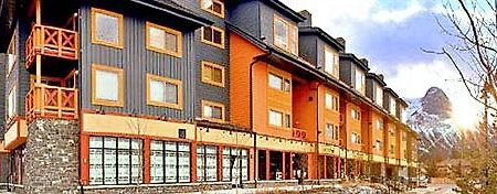 Canmore Crossing Hotel Exterior photo