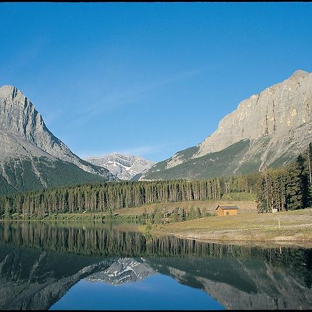 Canmore Crossing Hotel Exterior photo