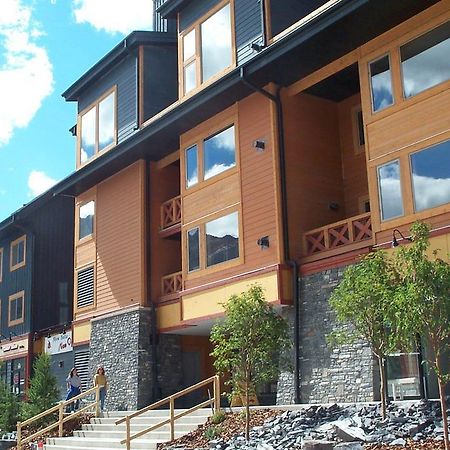 Canmore Crossing Hotel Exterior photo