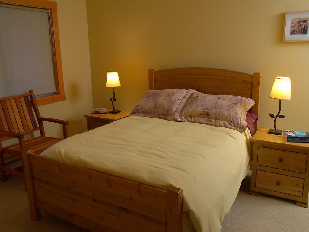 Canmore Crossing Room photo