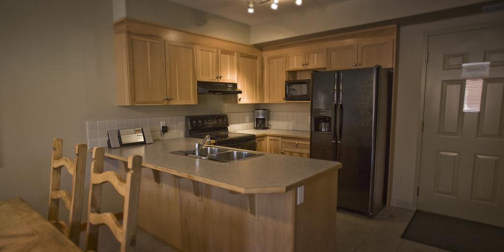 Canmore Crossing Room photo