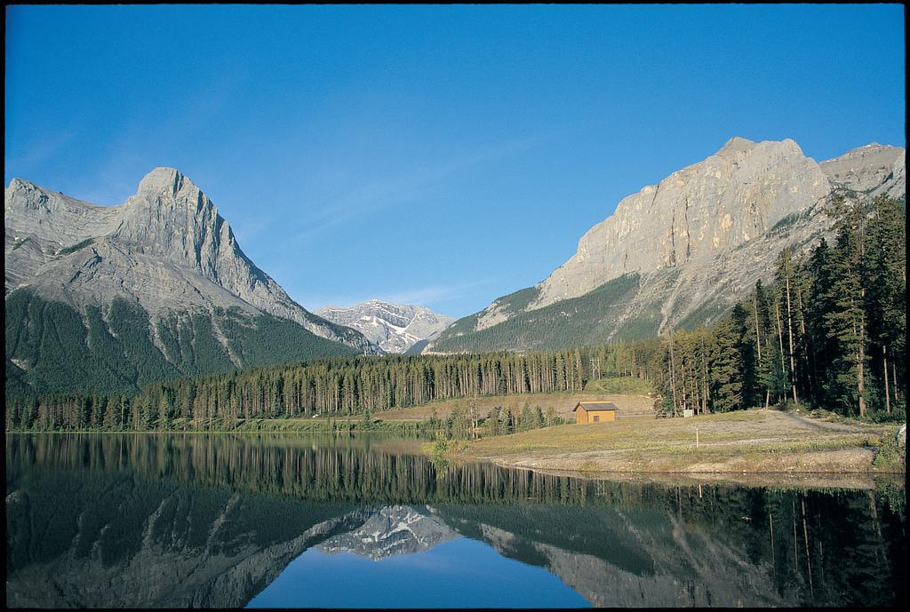 Canmore Crossing Hotel Exterior photo