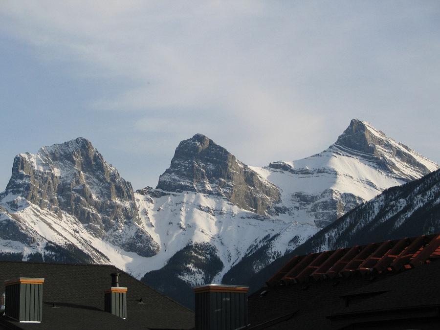 Canmore Crossing Hotel Exterior photo